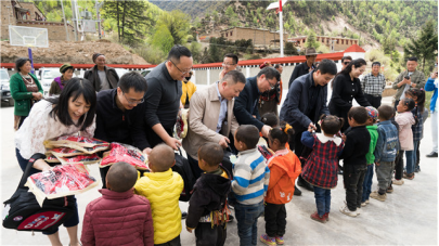 尊龙凯时人生就是搏立异公司党委开展帮扶捐赠 和走访慰问活动