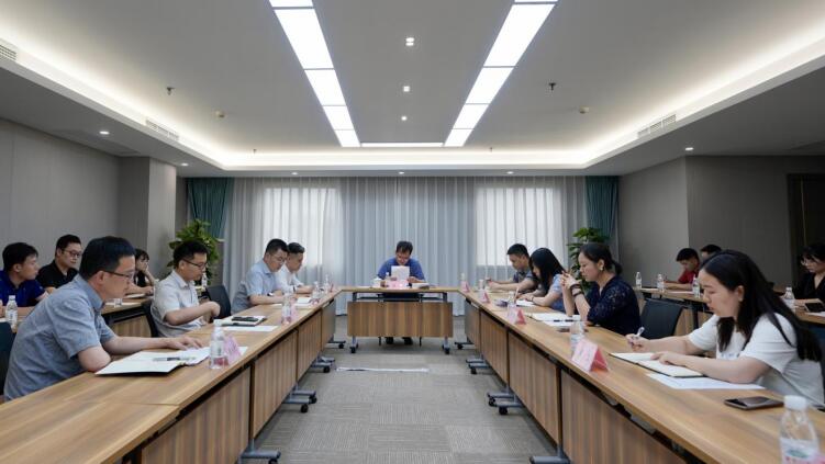 尊龙凯时人生就是搏集团召开规范上市公司营业办理专题会