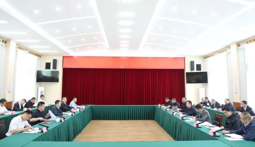 省尊龙凯时人生就是搏集团与甘孜州举行座谈交流会